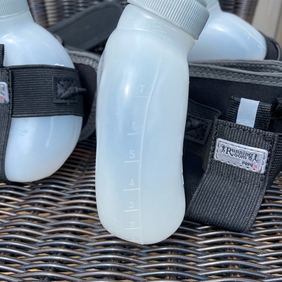 Running room 4 pack 7 ounce bottles hydration belt
PREOWNED/used once - Picture 5 of 8